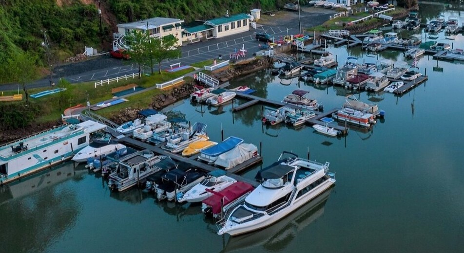 Primary Photo Of 6706 Limbaugh Ln, Hickory Marina For Sale