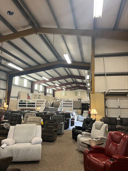 More Photos Of 29879 OR-34, Albany Showroom For Sale