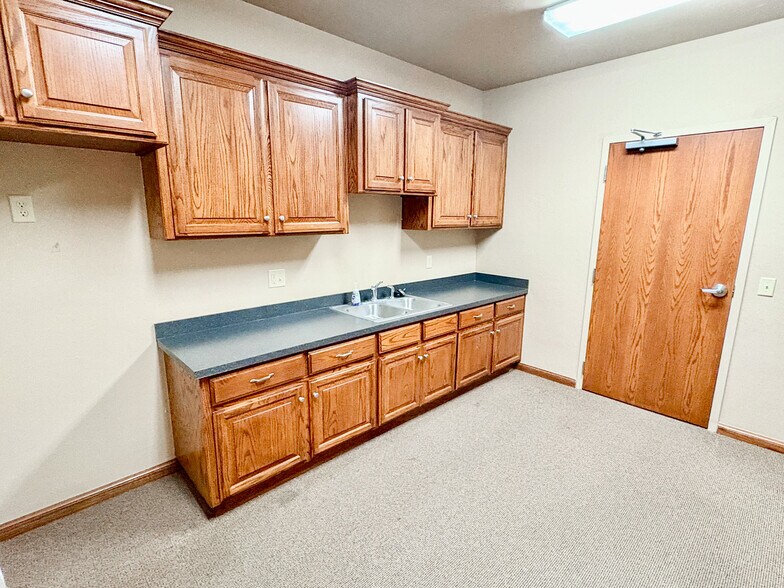 More Photos Of 3839 S Boulevard Ave, Edmond Medical For Sale