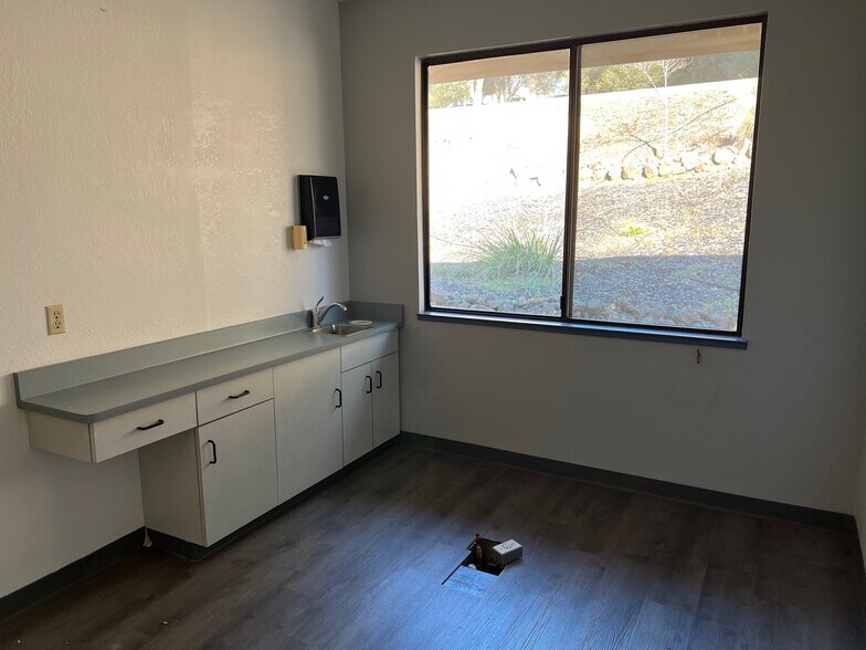 More Photos Of 10618 Combie Rd, Auburn Healthcare For Lease