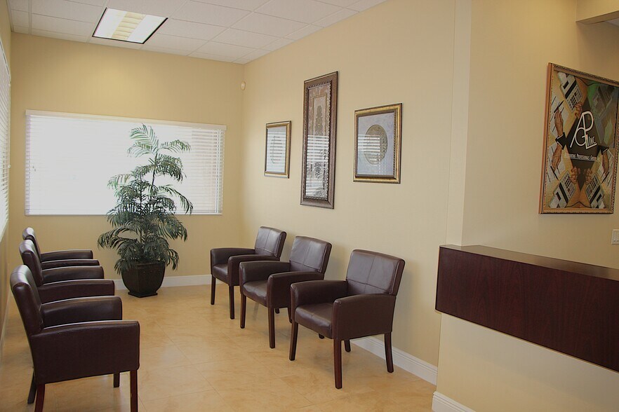 More Photos Of 6143 S Orange Blossom Trl, Orlando Loft Creative Space For Sale