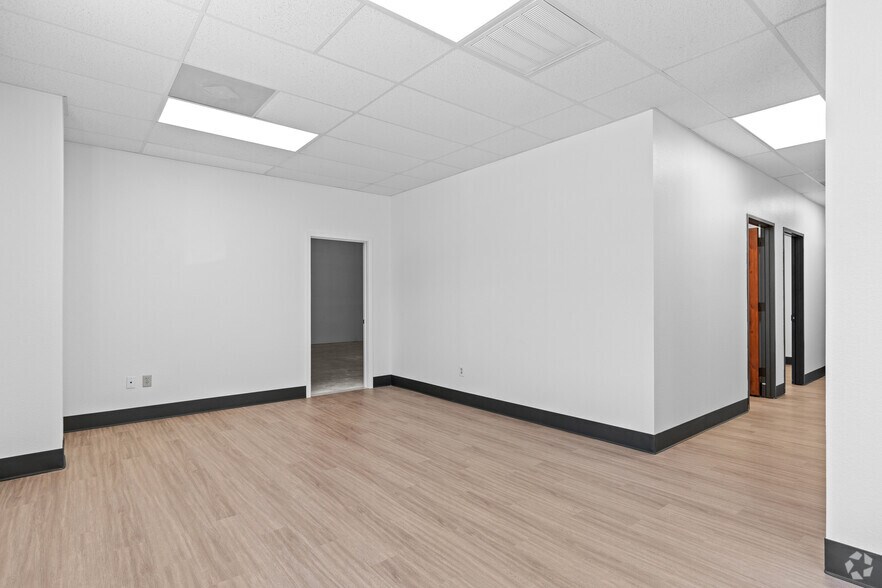 More Photos Of 15825 State Highway 249, Houston Storefront For Lease