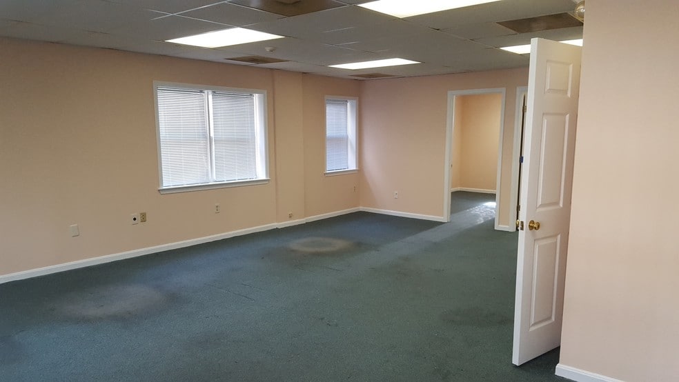 More Photos Of 9520 Marlboro Pike, Upper Marlboro Office For Sale