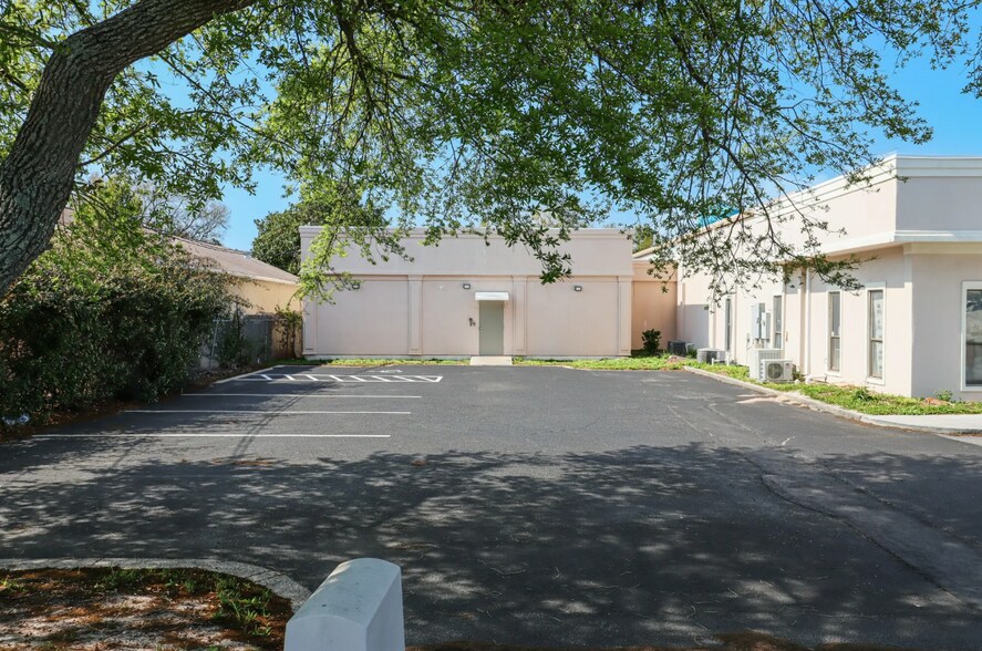 More Photos Of 185 Stahlman Ave, Destin Warehouse For Sale