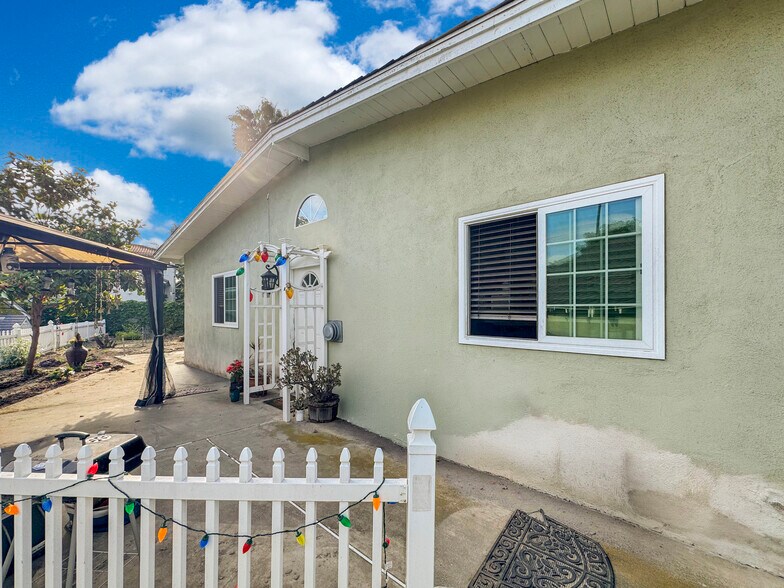 More Photos Of 7736 Sugar Dr, Huntington Beach Apartments For Sale