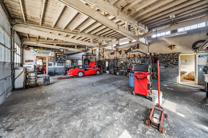 More Photos Of 205 E California St, Jacksonville General Retail For Sale