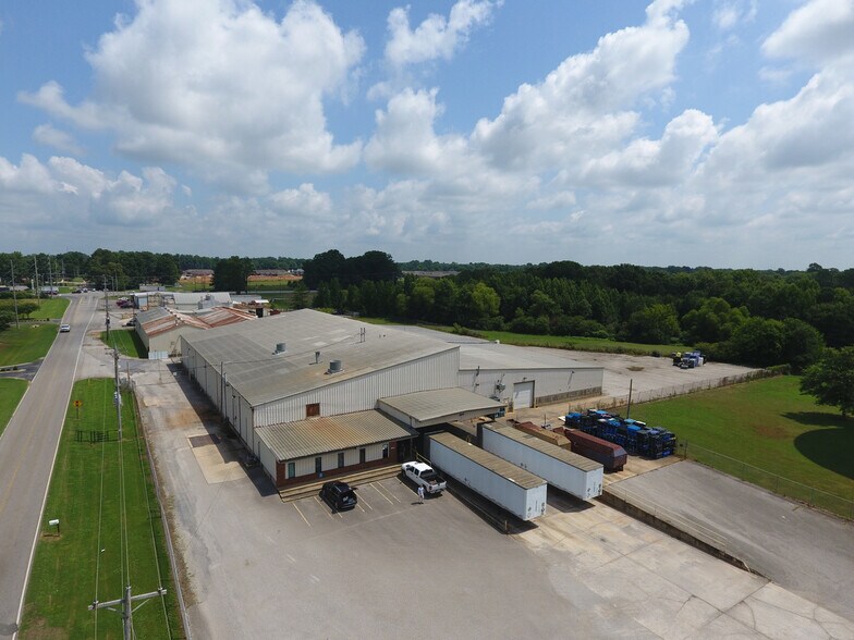More Photos Of 15894 Lucas Ferry Rd, Athens Warehouse For Lease