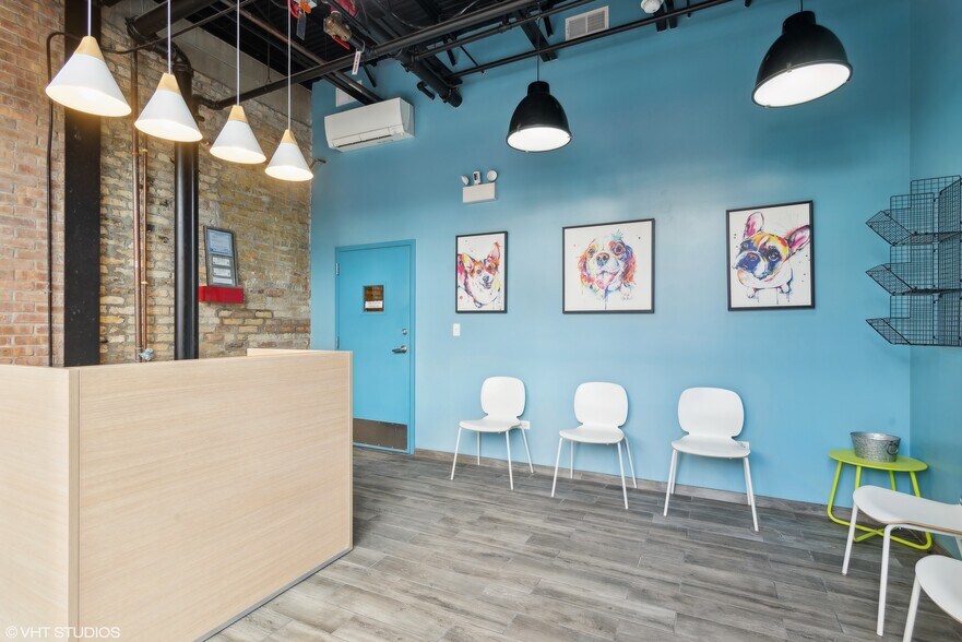 More Photos Of 3522 N Halsted St, Chicago Bar For Sale