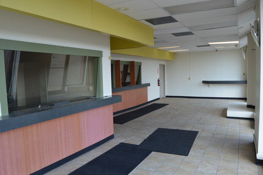 More Photos Of 1301 E Main St, Lancaster Freestanding For Sale