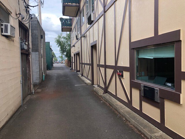 More Photos Of 165 E Charles St, Mount Angel Storefront For Lease