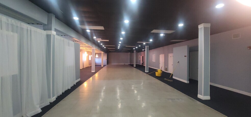 More Photos Of 3646-3678 Culebra Rd, San Antonio Unknown For Lease