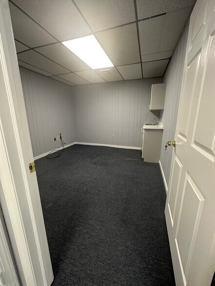 More Photos Of 1804 Oak Tree Rd, Edison Medical For Lease
