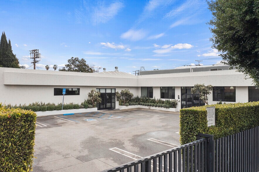More Photos Of 1154 S Robertson Blvd, Los Angeles Medical For Lease
