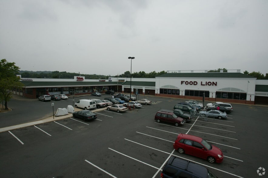 More Photos Of 8724-8762 Richmond Hwy, Alexandria Storefront For Lease