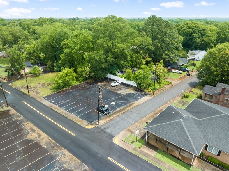 More Photos Of 1401 S Fant St, Anderson Funeral Home For Sale