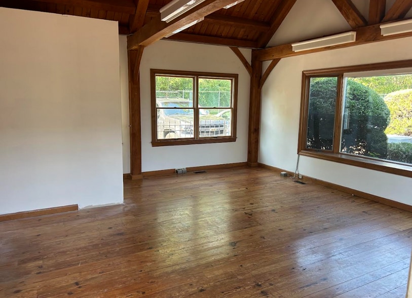 More Photos Of 53345 Main Rd, Southold Unknown For Lease