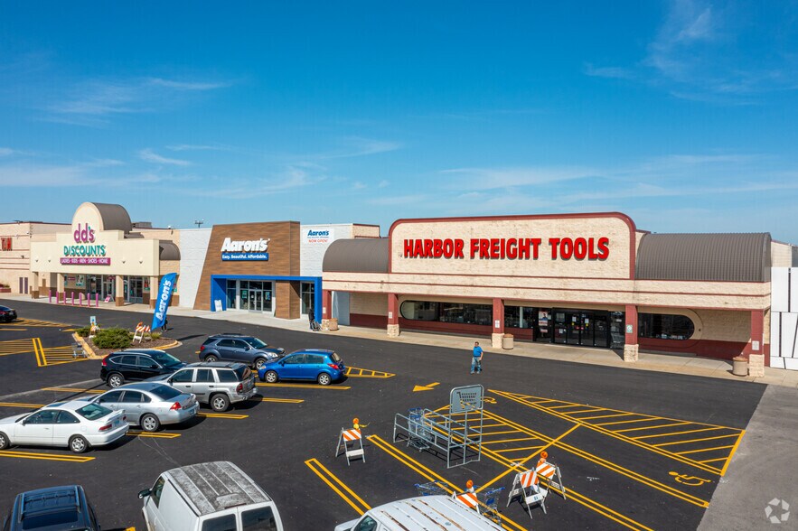 More Photos Of 6420-6560 W Fullerton Ave, Chicago Unknown For Lease