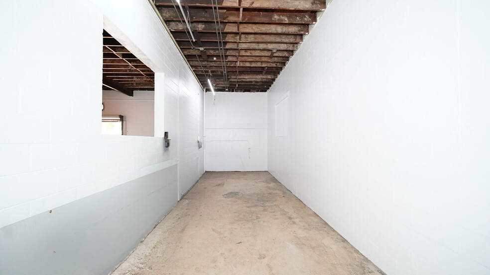 More Photos Of 2447 5th Ave S, Saint Petersburg Service For Sale