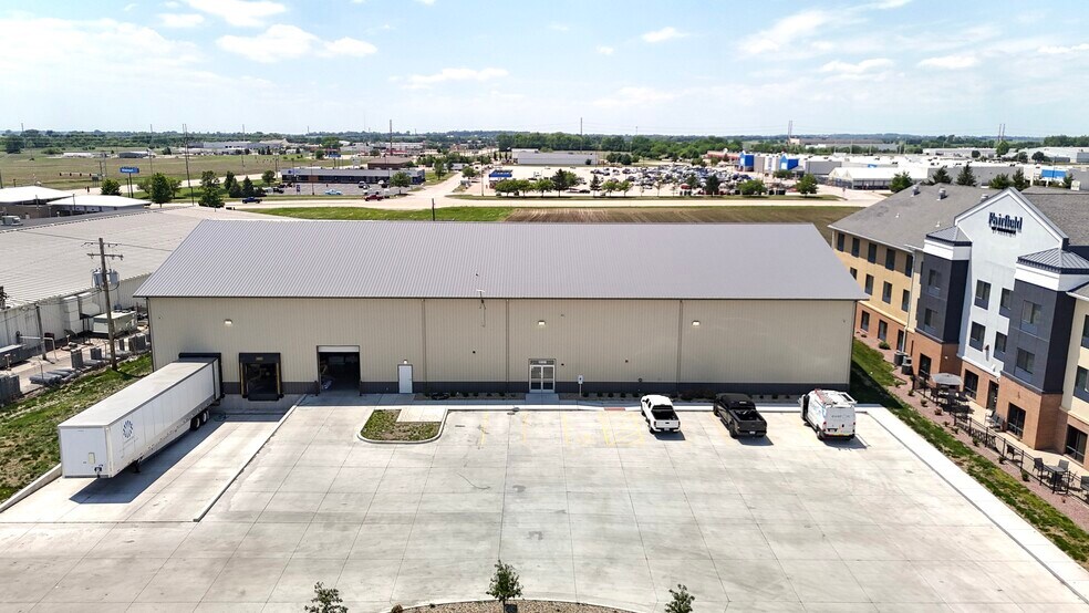 More Photos Of 1008 Wylie Dr, Bloomington Industrial For Sale