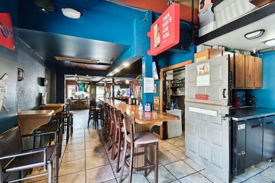 More Photos Of 3007 6th St S, Saint Petersburg Bar For Sale