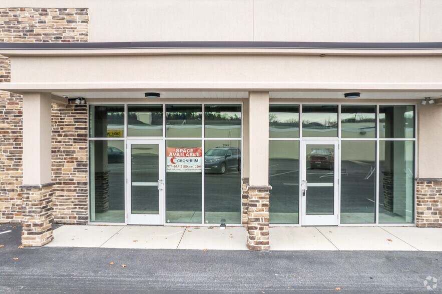 More Photos Of 1071 Edgar St, York Storefront Retail Office For Sale