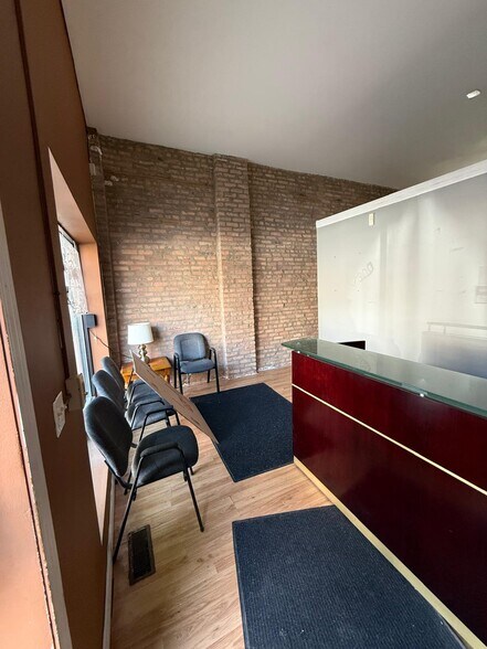 More Photos Of 2251 W 24th St, Chicago Office For Lease