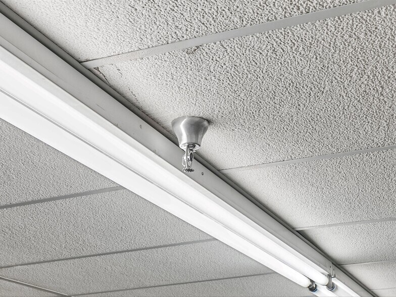 More Photos Of 1816 Washington St, Two Rivers General Retail For Sale