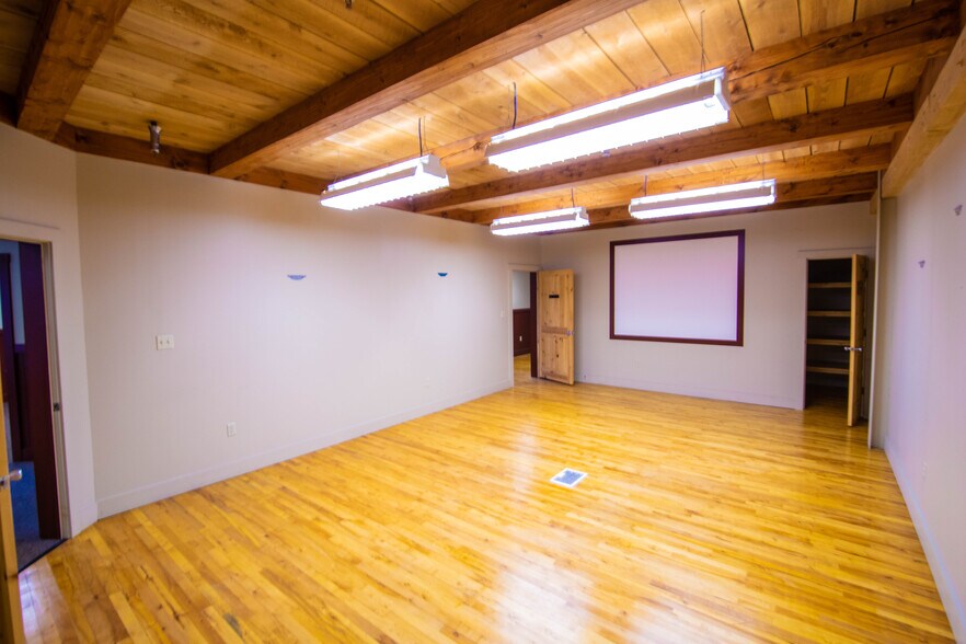 More Photos Of 700 Hepburn St, Milton Showroom For Lease