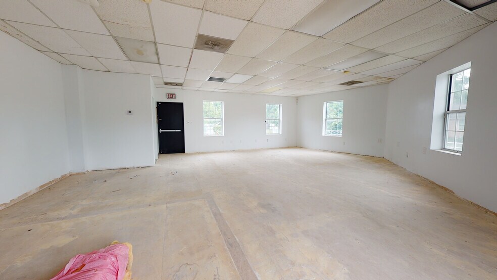 More Photos Of 207 Bayshore Rd, Deer Park Office For Lease