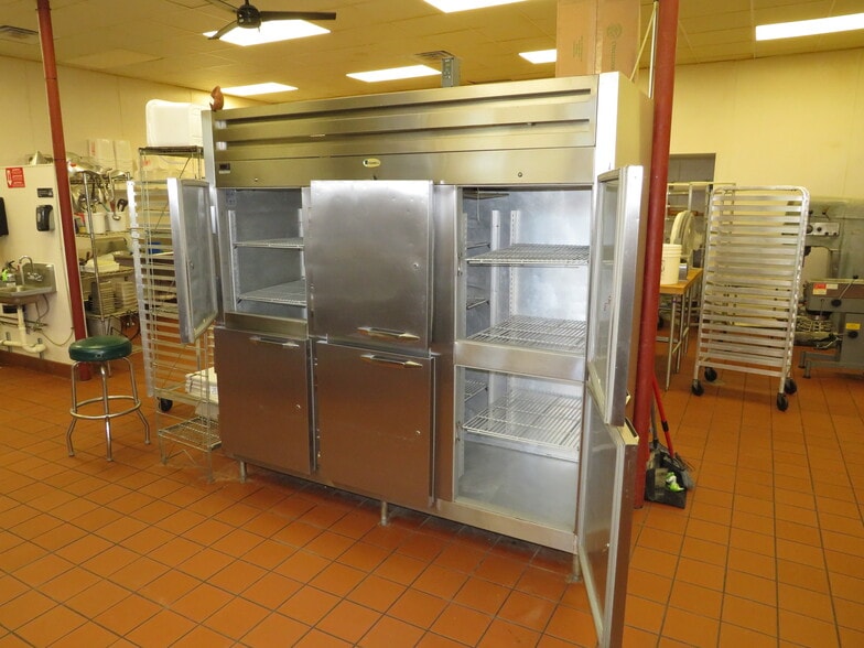 More Photos Of 403 S Main St, Wilmington Freestanding For Sale