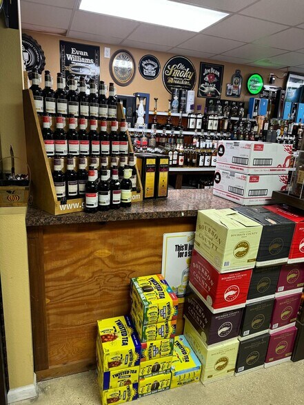 More Photos Of 200 E 6th St, Rolla General Retail For Sale