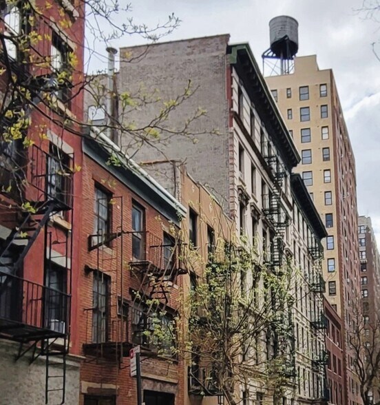 More Photos Of 225 E 21ST St, New York Apartments For Lease