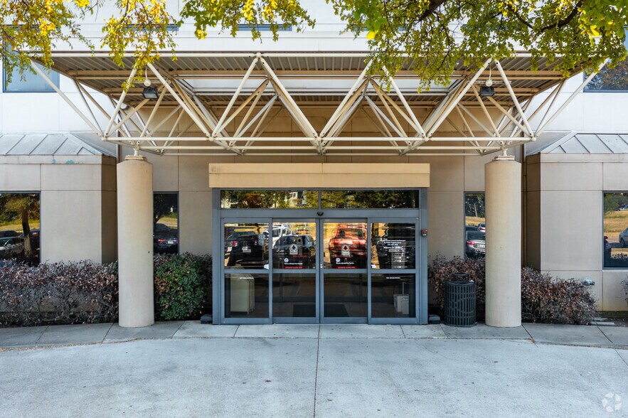 More Photos Of 751 Hebron Pky, Lewisville Medical For Lease