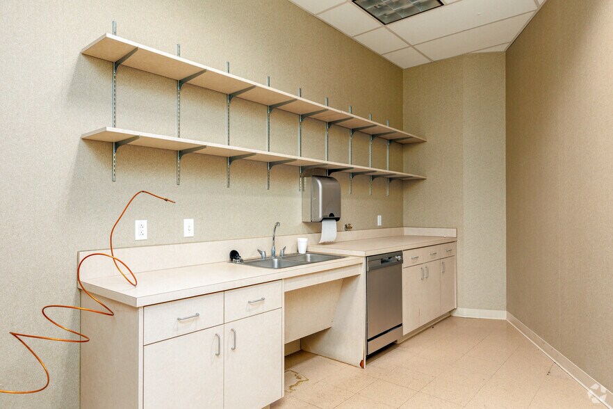 More Photos Of 4616 S US Highway 75, Denison Medical For Lease