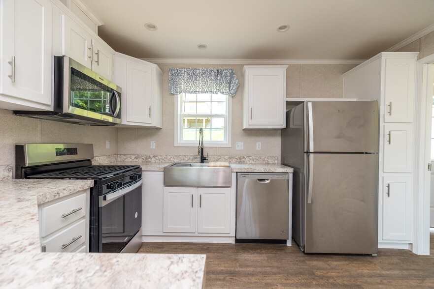 More Photos Of 465 Royal Manor Rd, Easton Manufactured Housing Mobile Home Park For Sale