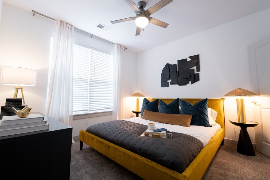 More Photos Of 2533 Woodburn Ave, Cincinnati Apartments For Lease