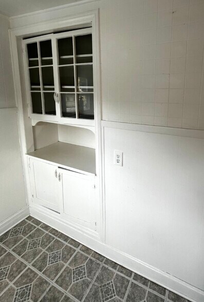 More Photos Of 158-160 W Main St, Walden Storefront Retail Residential For Sale