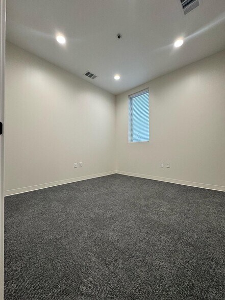 More Photos Of 1400 N Coit Rd, McKinney Unknown For Lease