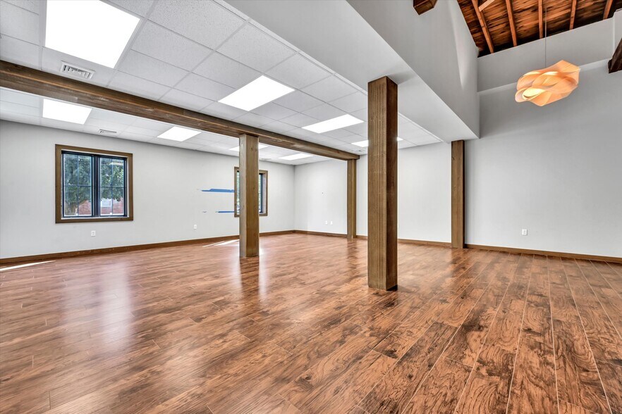 More Photos Of 1400 Maple St, Pottstown Light Distribution For Lease