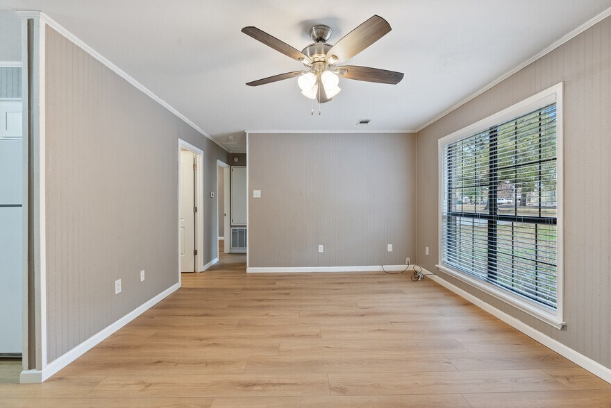 More Photos Of 16 Linder Rd, Greenbrier Apartments For Sale