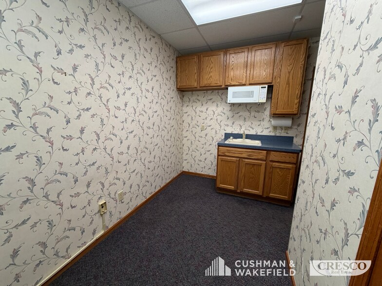 More Photos Of 5311 Meadow Lane Ct, Sheffield Village Office For Sale