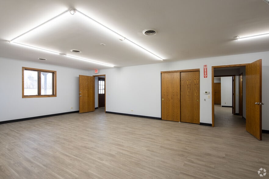 More Photos Of 3504 S Virginia, Crystal Lake Truck Terminal For Sale