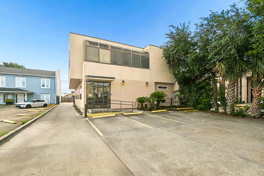 More Photos Of 2309 N Hullen St, Metairie Serviced Offices For Sale