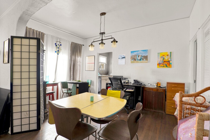 More Photos Of 811 N Citrus Ave, Los Angeles Multifamily For Sale