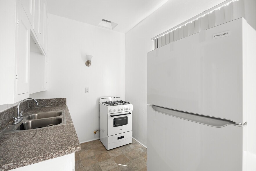 More Photos Of 2335 Miramar St, Los Angeles Apartments For Sale