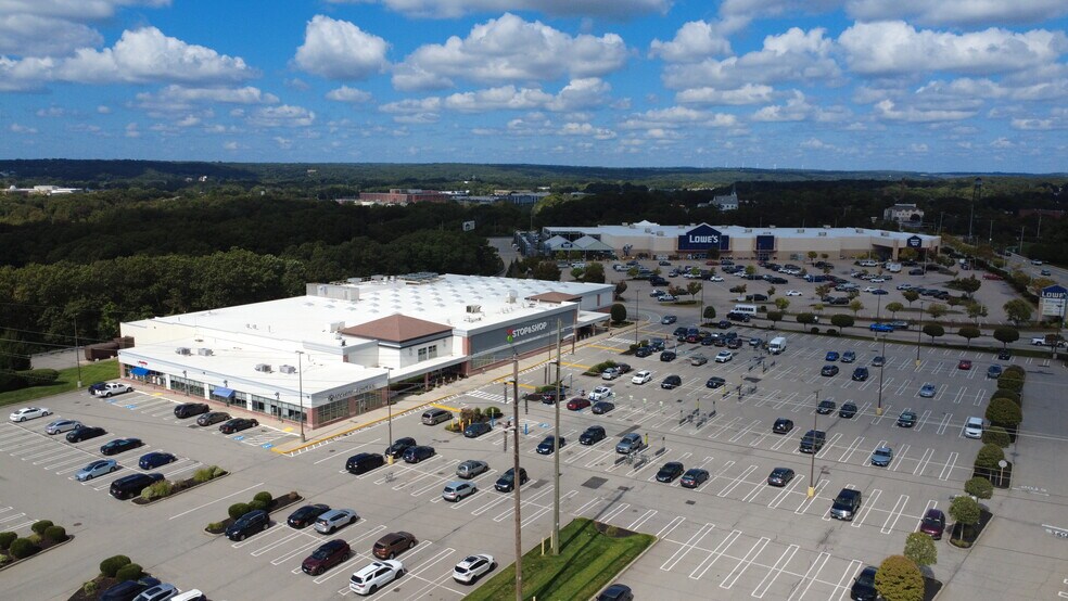 More Photos Of 555-615 Greenwich Ave, Warwick Unknown For Lease