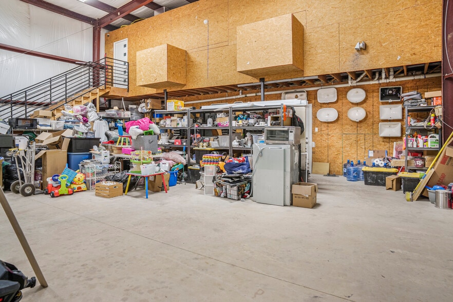 More Photos Of 18230 Bracken Dr, San Antonio Industrial For Sale