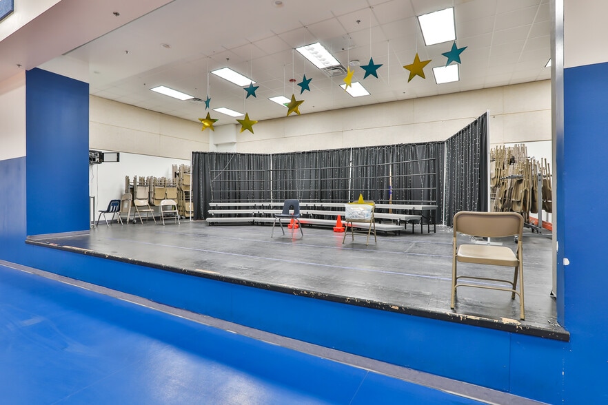 More Photos Of 4343 W Commerce St, San Antonio Schools For Sale