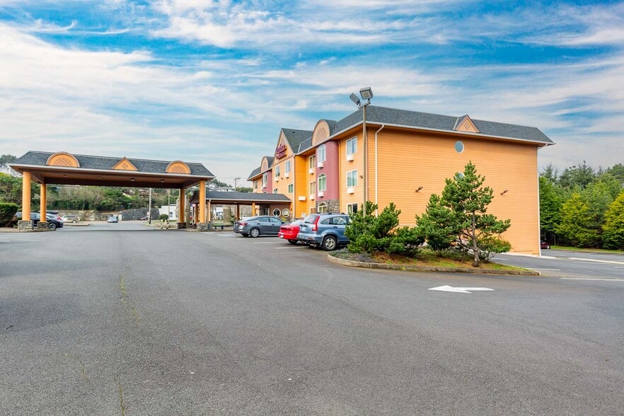 More Photos Of 550 SE Highway 101, Lincoln City Hotel For Sale