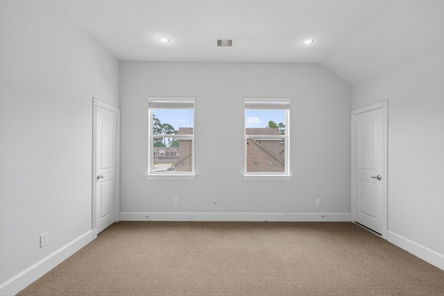 More Photos Of 25511 Budde Rd, The Woodlands Office For Sale